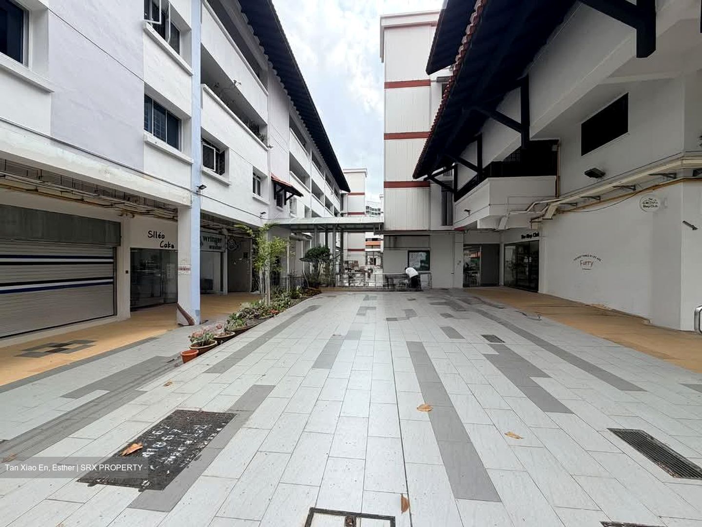 Bedok Reservoir Road (D16), Shop House #533145791